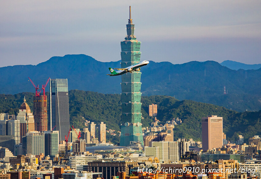 【飛機拍攝點】華航皮卡丘彩繪機航班‧機型‧拍攝點│桃園機場捷運‧台北捷運‧飛翔皮卡丘.尋寶歷險記彩繪列車‧