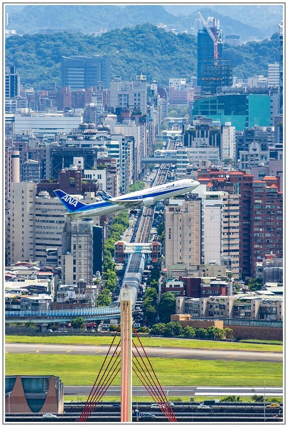 【飛機拍攝點】華航皮卡丘彩繪機航班‧機型‧拍攝點│桃園機場捷運‧台北捷運‧飛翔皮卡丘.尋寶歷險記彩繪列車‧