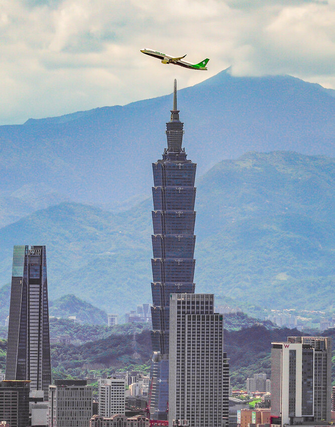 【飛機拍攝點】華航皮卡丘彩繪機航班‧機型‧拍攝點│桃園機場捷運‧台北捷運‧飛翔皮卡丘.尋寶歷險記彩繪列車‧