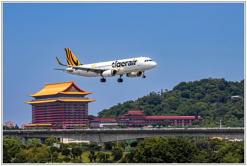 【飛機拍攝點】華航皮卡丘彩繪機航班‧機型‧拍攝點│桃園機場捷運‧台北捷運‧飛翔皮卡丘.尋寶歷險記彩繪列車‧