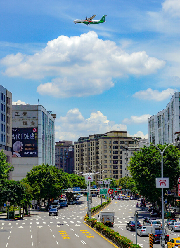 【飛機拍攝點】華航皮卡丘彩繪機航班‧機型‧拍攝點│桃園機場捷運‧台北捷運‧飛翔皮卡丘.尋寶歷險記彩繪列車‧