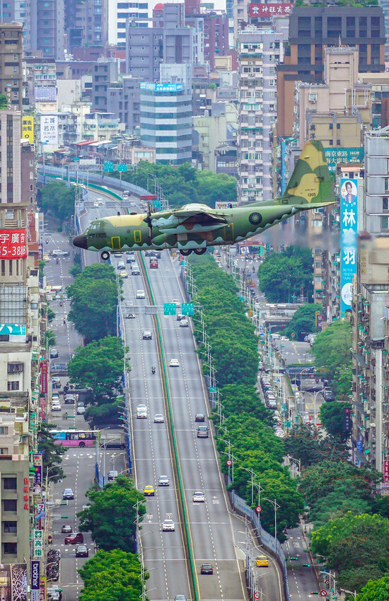 【飛機拍攝點】華航皮卡丘彩繪機航班‧機型‧拍攝點│桃園機場捷運‧台北捷運‧飛翔皮卡丘.尋寶歷險記彩繪列車‧