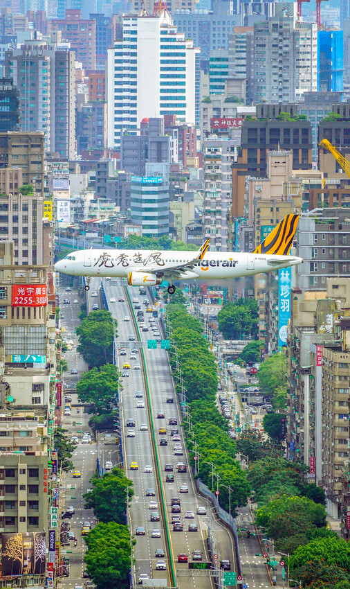 【飛機拍攝點】華航皮卡丘彩繪機航班‧機型‧拍攝點│桃園機場捷運‧台北捷運‧飛翔皮卡丘.尋寶歷險記彩繪列車‧