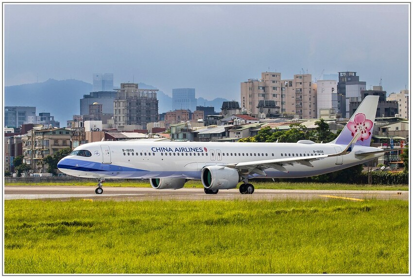 【飛機拍攝點】華航皮卡丘彩繪機航班‧機型‧拍攝點│桃園機場捷運‧台北捷運‧飛翔皮卡丘.尋寶歷險記彩繪列車‧