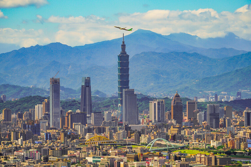 【飛機拍攝點】華航皮卡丘彩繪機航班‧機型‧拍攝點│桃園機場捷運‧台北捷運‧飛翔皮卡丘.尋寶歷險記彩繪列車‧