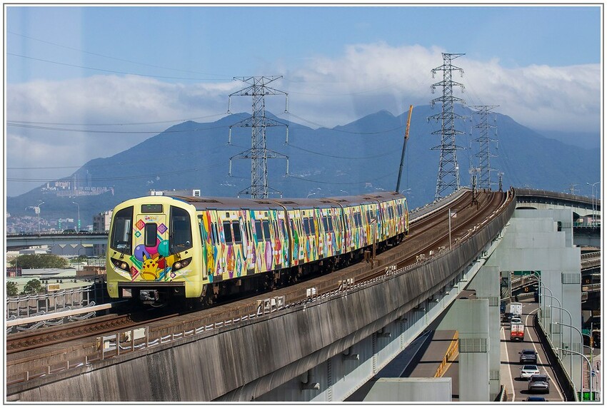 【飛機拍攝點】華航皮卡丘彩繪機航班‧機型‧拍攝點│桃園機場捷運‧台北捷運‧飛翔皮卡丘.尋寶歷險記彩繪列車‧