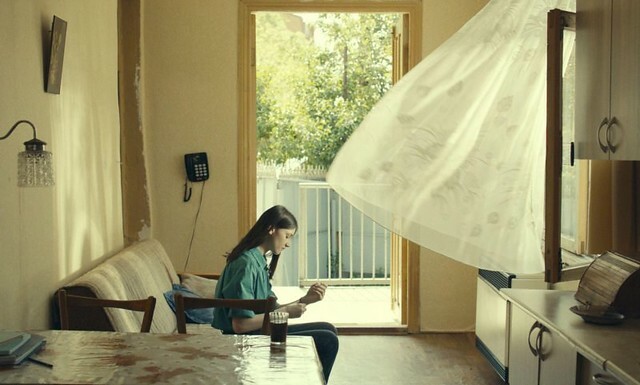 The Movie posters & stills of Georgia Movie 電影《喬治亞天空下》(Ras vkhedavt, rodesac cas vukurebt?/What Do We See When We Look at the Sky?) will be launching in Taiwan from Nov 18 onwards.