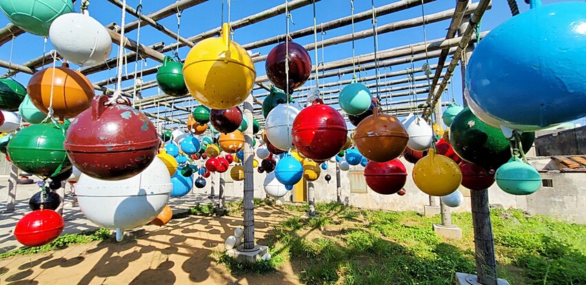 南寮古厝浮球秘境║IG網美爆紅澎湖必拍景點，探訪在地咕咾石牆老宅風情！！