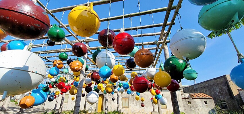 南寮古厝浮球秘境║IG網美爆紅澎湖必拍景點，探訪在地咕咾石牆老宅風情！！