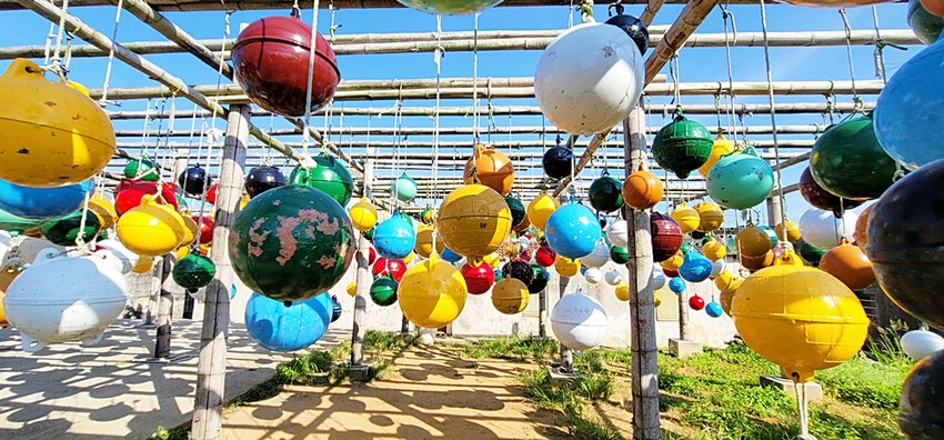 南寮古厝浮球秘境║IG網美爆紅澎湖必拍景點，探訪在地咕咾石牆老宅風情！！