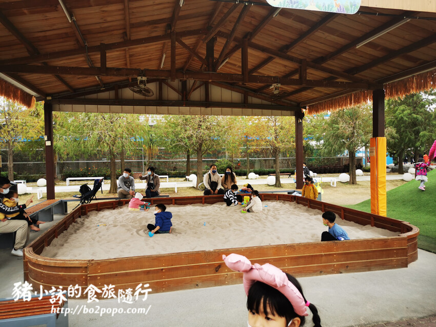 嘉義。民雄》三隻小豬觀光農場。有童話世界場景又有小動物的親子農場