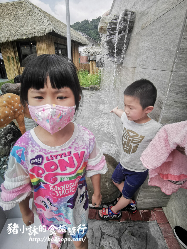 嘉義。番路》逐鹿文創園區+觸口遊客中心。梅花鹿餵食。鄒族歌舞表演