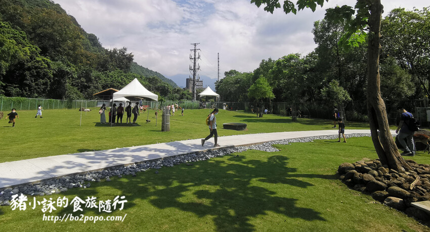 嘉義。番路》逐鹿文創園區+觸口遊客中心。梅花鹿餵食。鄒族歌舞表演