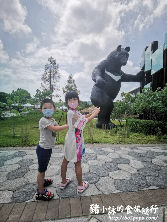 嘉義。番路》逐鹿文創園區+觸口遊客中心。梅花鹿餵食。鄒族歌舞表演