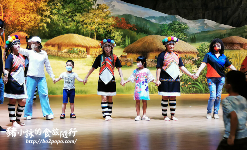 嘉義。番路》逐鹿文創園區+觸口遊客中心。梅花鹿餵食。鄒族歌舞表演