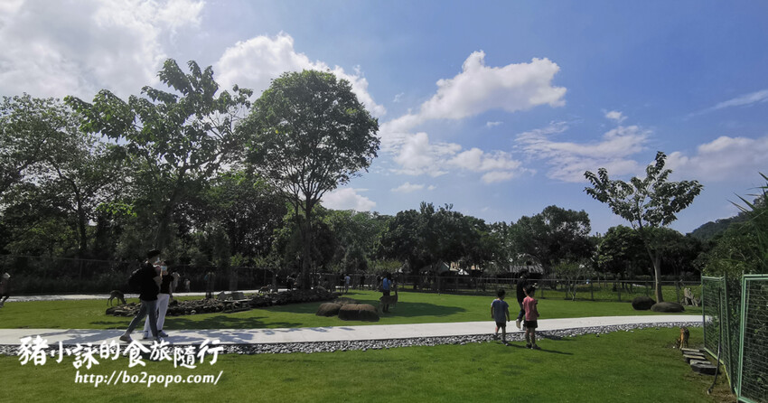 嘉義。番路》逐鹿文創園區+觸口遊客中心。梅花鹿餵食。鄒族歌舞表演