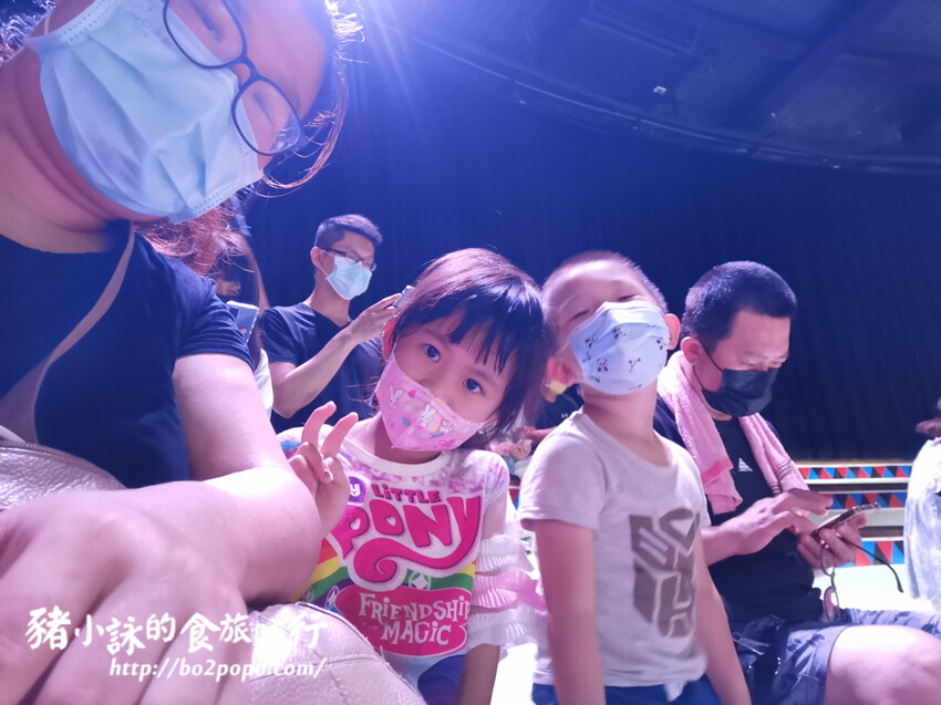 嘉義。番路》逐鹿文創園區+觸口遊客中心。梅花鹿餵食。鄒族歌舞表演