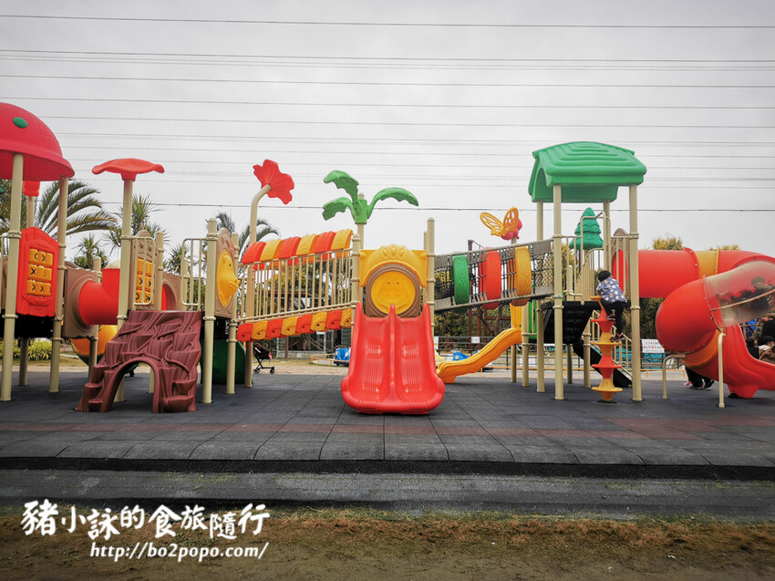 嘉義。民雄》三隻小豬觀光農場。有童話世界場景又有小動物的親子農場