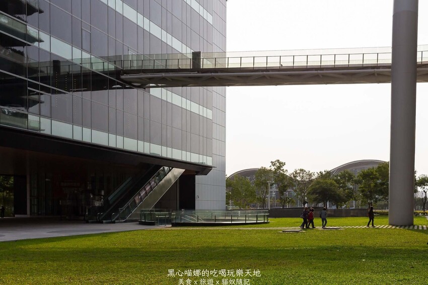 2022高雄最美喜樂時代影城新開幕　１４個影廳、４Ｋ雷射高畫質與環繞音效，居然還有滑梯球池兒童影廳！（高雄總圖店）