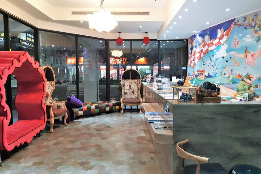 住宿。高雄★秝芯旅店駁二館 外觀到房間內部都有可愛的插畫