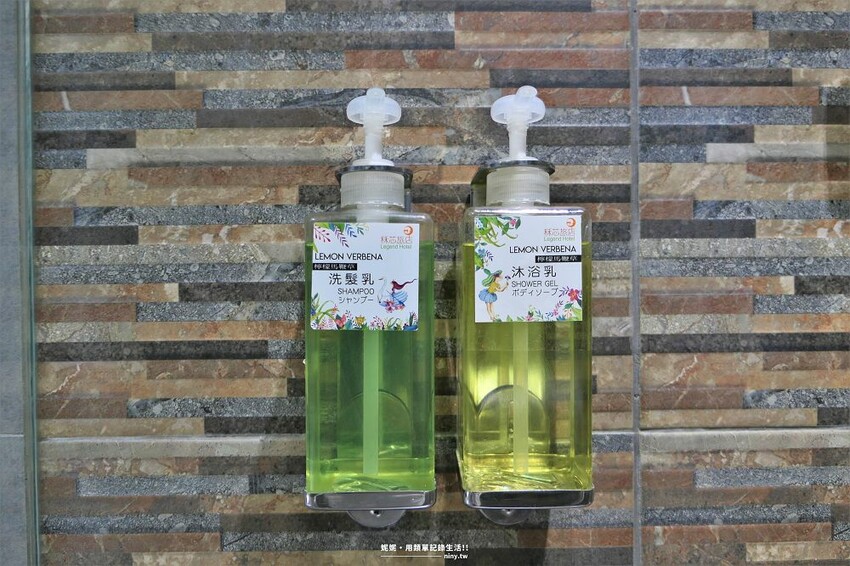 住宿。高雄★秝芯旅店駁二館 外觀到房間內部都有可愛的插畫