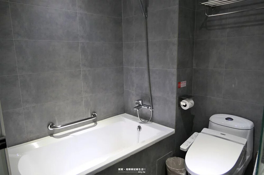 住宿。高雄★秝芯旅店駁二館 外觀到房間內部都有可愛的插畫