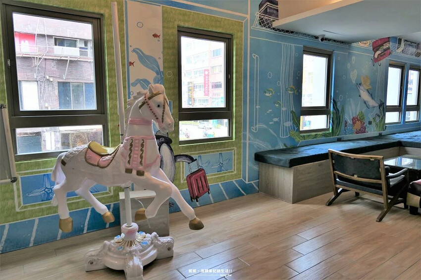 住宿。高雄★秝芯旅店駁二館 外觀到房間內部都有可愛的插畫