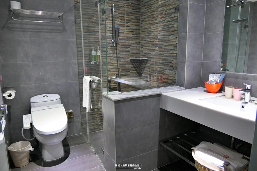 住宿。高雄★秝芯旅店駁二館 外觀到房間內部都有可愛的插畫