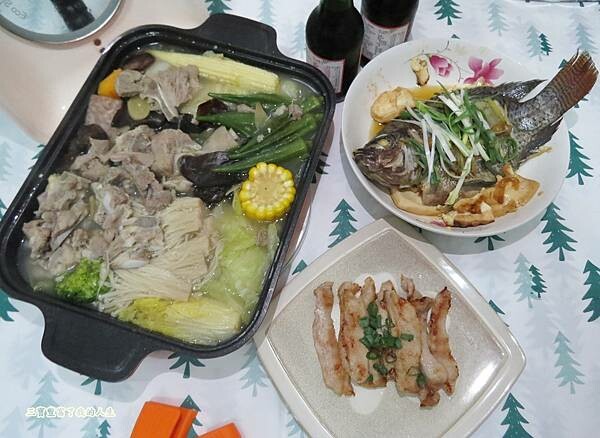 質感生活【日本Hirone】新橘黑 水蒸式健康蒸煮燒烤盤(含蓋+隔熱夾1雙) 燒烤、煎煮、蒸煮 輕鬆好料理