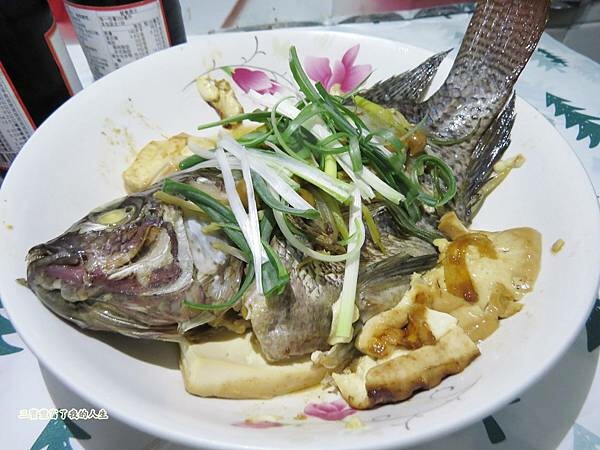 質感生活【日本Hirone】新橘黑 水蒸式健康蒸煮燒烤盤(含蓋+隔熱夾1雙) 燒烤、煎煮、蒸煮 輕鬆好料理