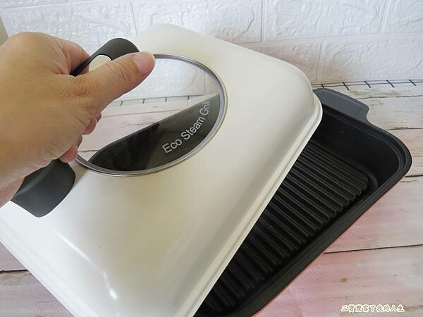 質感生活【日本Hirone】新橘黑 水蒸式健康蒸煮燒烤盤(含蓋+隔熱夾1雙) 燒烤、煎煮、蒸煮 輕鬆好料理