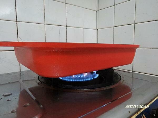 質感生活【日本Hirone】新橘黑 水蒸式健康蒸煮燒烤盤(含蓋+隔熱夾1雙) 燒烤、煎煮、蒸煮 輕鬆好料理