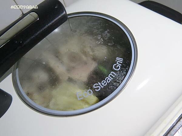 質感生活【日本Hirone】新橘黑 水蒸式健康蒸煮燒烤盤(含蓋+隔熱夾1雙) 燒烤、煎煮、蒸煮 輕鬆好料理