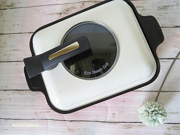 質感生活【日本Hirone】新橘黑 水蒸式健康蒸煮燒烤盤(含蓋+隔熱夾1雙) 燒烤、煎煮、蒸煮 輕鬆好料理