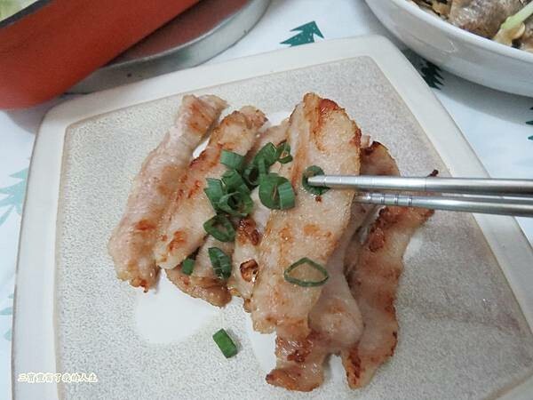 質感生活【日本Hirone】新橘黑 水蒸式健康蒸煮燒烤盤(含蓋+隔熱夾1雙) 燒烤、煎煮、蒸煮 輕鬆好料理