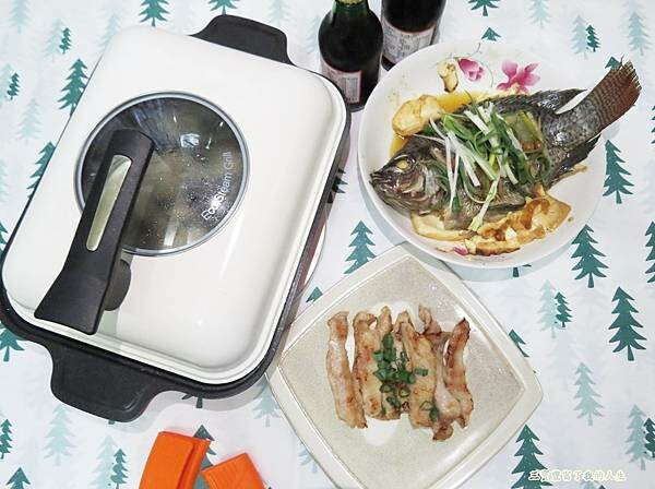 質感生活【日本Hirone】新橘黑 水蒸式健康蒸煮燒烤盤(含蓋+隔熱夾1雙) 燒烤、煎煮、蒸煮 輕鬆好料理