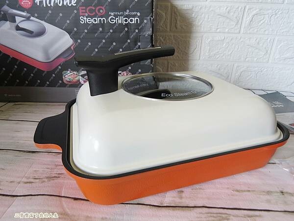 質感生活【日本Hirone】新橘黑 水蒸式健康蒸煮燒烤盤(含蓋+隔熱夾1雙) 燒烤、煎煮、蒸煮 輕鬆好料理