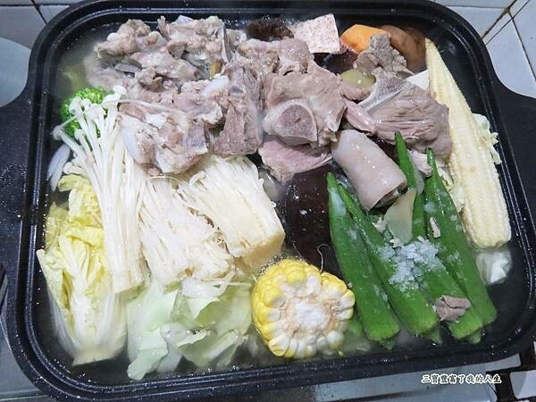 質感生活【日本Hirone】新橘黑 水蒸式健康蒸煮燒烤盤(含蓋+隔熱夾1雙) 燒烤、煎煮、蒸煮 輕鬆好料理