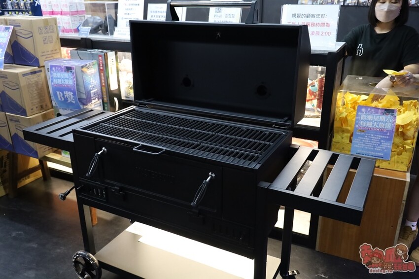 【台南娛樂】夾客棧物流商城！台南唯一一間夾娃娃送摸彩，最大獎五十吋液晶電視送給你~ - 熱血玩台南。跳躍新世界