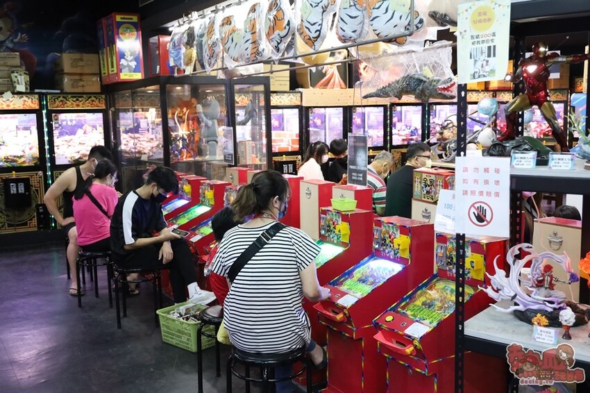 【台南娛樂】夾客棧物流商城！台南唯一一間夾娃娃送摸彩，最大獎五十吋液晶電視送給你~ - 熱血玩台南。跳躍新世界
