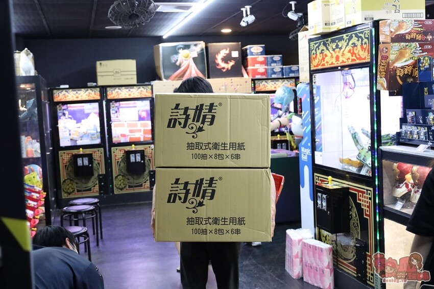 【台南娛樂】夾客棧物流商城！台南唯一一間夾娃娃送摸彩，最大獎五十吋液晶電視送給你~ - 熱血玩台南。跳躍新世界