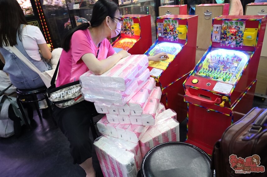 【台南娛樂】夾客棧物流商城！台南唯一一間夾娃娃送摸彩，最大獎五十吋液晶電視送給你~ - 熱血玩台南。跳躍新世界