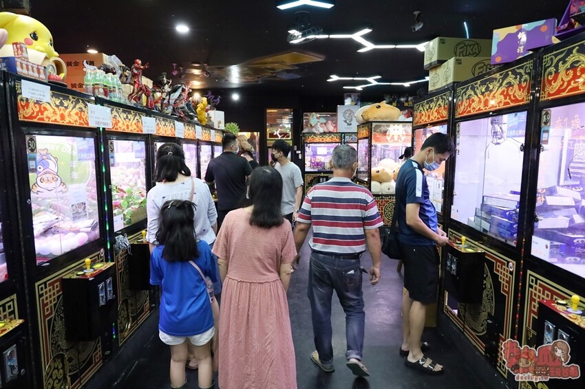 【台南娛樂】夾客棧物流商城！台南唯一一間夾娃娃送摸彩，最大獎五十吋液晶電視送給你~ - 熱血玩台南。跳躍新世界