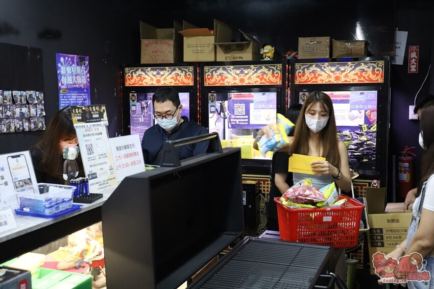 【台南娛樂】夾客棧物流商城！台南唯一一間夾娃娃送摸彩，最大獎五十吋液晶電視送給你~ - 熱血玩台南。跳躍新世界