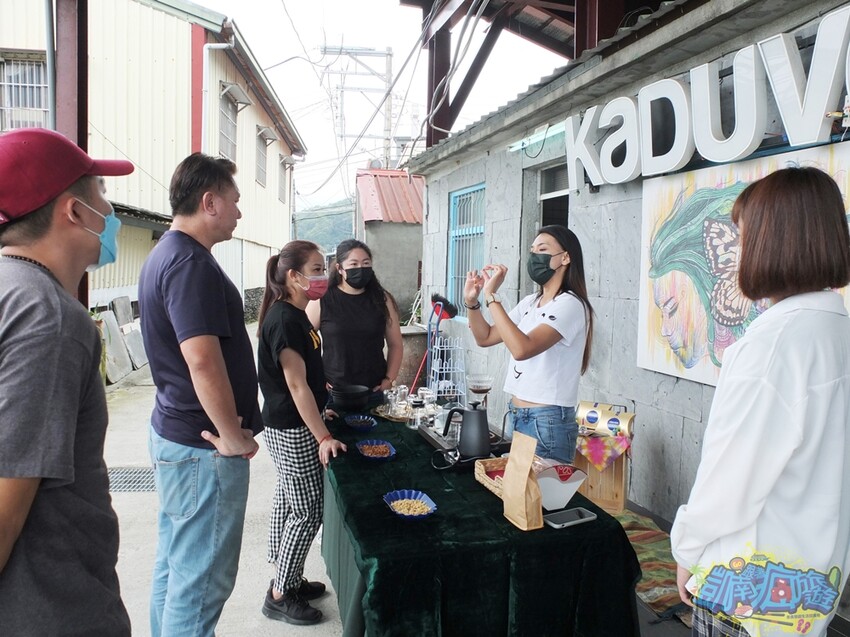咖啡體驗活動【卡督夫咖啡莊園】德文部落百年咖啡文化洗禮！走進咖啡園 探索原鄉咖啡味/與山共食原異料理饗宴 私房景觀台賞百萬級風景 採預約制(含報名資訊) - 跟著凱南瘋旅遊