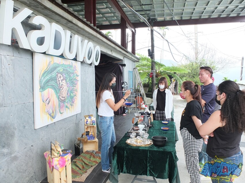 咖啡體驗活動【卡督夫咖啡莊園】德文部落百年咖啡文化洗禮！走進咖啡園 探索原鄉咖啡味/與山共食原異料理饗宴 私房景觀台賞百萬級風景 採預約制(含報名資訊) - 跟著凱南瘋旅遊