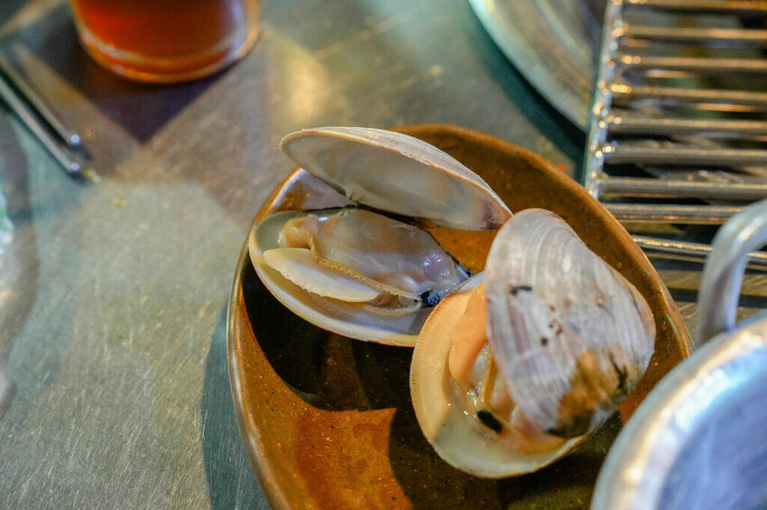 秀敏家炭火烤蛤蠣 Ｘ魔王 韓國釜山青沙浦美食推薦 綜合烤貝類新鮮味美