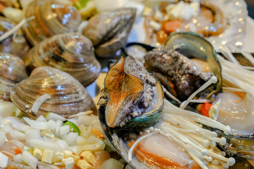 秀敏家炭火烤蛤蠣 Ｘ魔王 韓國釜山青沙浦美食推薦 綜合烤貝類新鮮味美