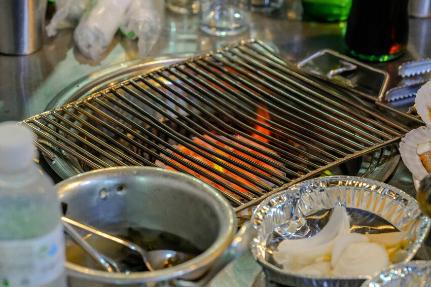 秀敏家炭火烤蛤蠣 Ｘ魔王 韓國釜山青沙浦美食推薦 綜合烤貝類新鮮味美