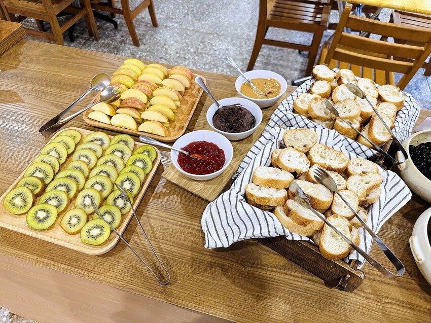 【蟬說：和社山林】教育中心四人房ｘ手作體驗│蟬說雅築ｘ泡山林秘境溫泉│深度走訪羅娜部落ｘ體驗木杵敲擊│梅子夢工廠ｘ梅精酵素霜淇淋